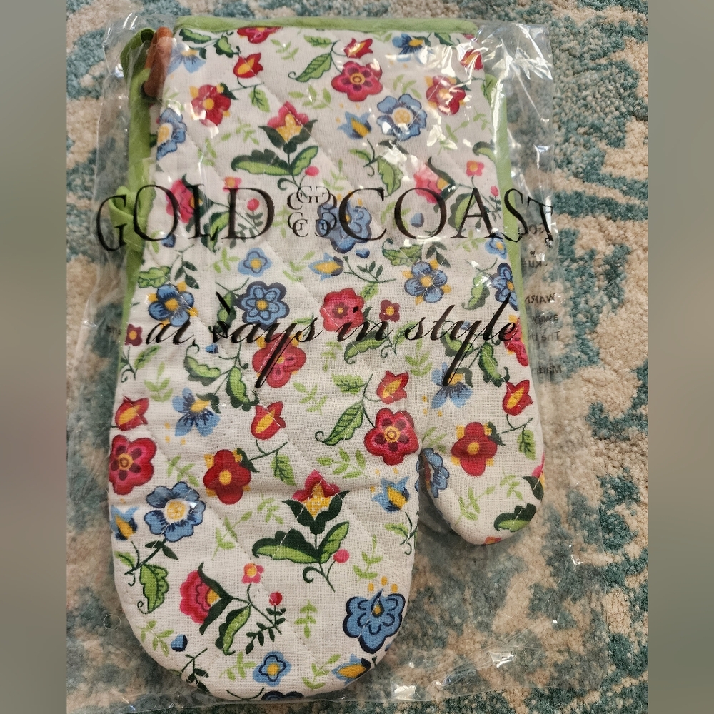 NWT gold coast kitchen linen set